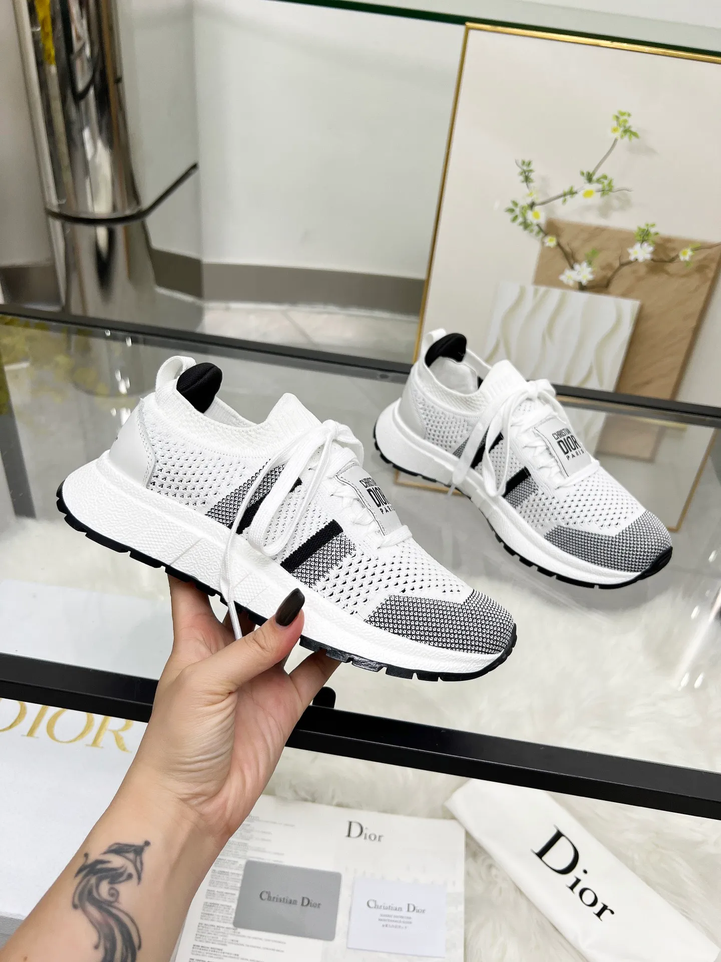 💕💕Factory direct selling price p480💕💕 Product trademark: Dior "Dior" casual shoes Regular size: 35-44 Product material: Selected cowhide stitching breathable mesh mesh lining original outsole